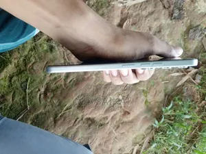 টেকনো স্পার্ক ৪০ প্রো ১২৮ জিবি সাদা