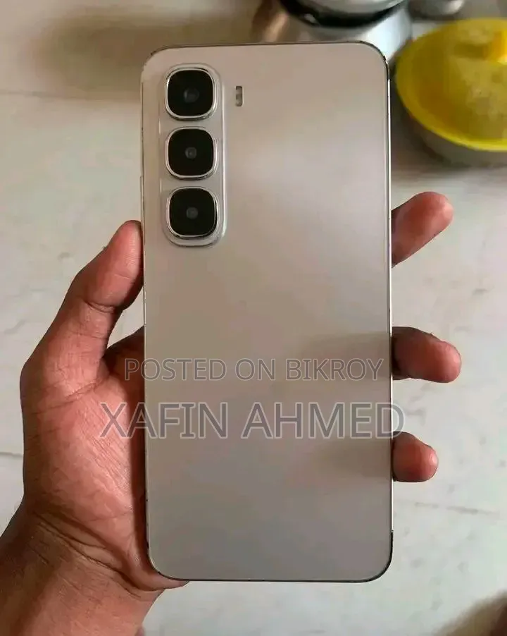 Infinix Hot 60i 128 GB Silver
