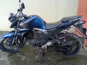ইয়ামাহা এফজেডএস ভি২ ২০২২ নীল