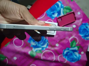 অ্যাপল আইফোন ১২ ১২৮ জিবি হোয়াইট