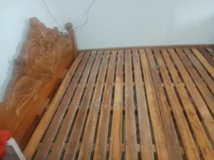 I will sell a wooden bed