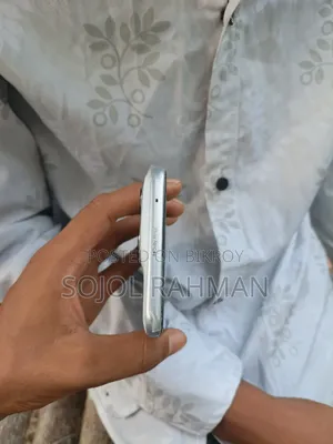 নতুন মোটো চলা এজ ৭০ ফিউশন ১২৮ জিবি সাদা