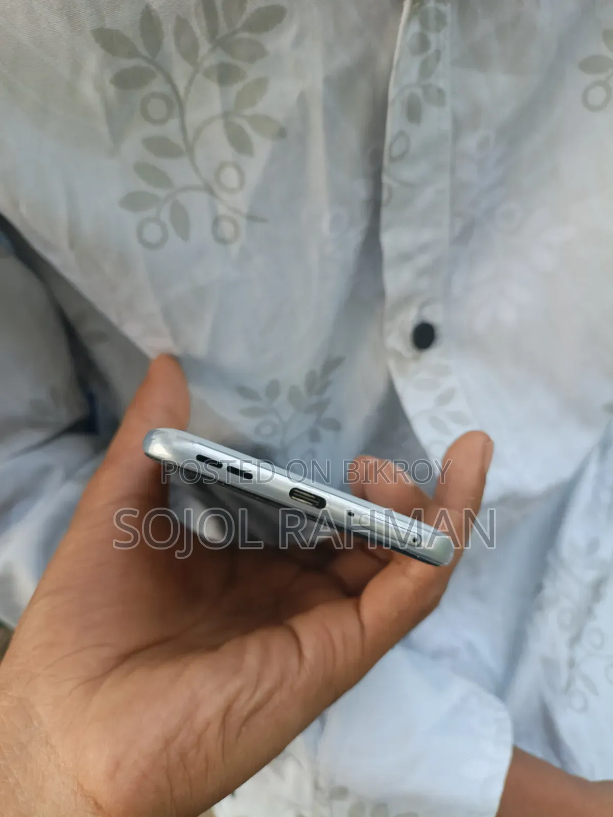 নতুন মোটো চলা এজ ৭০ ফিউশন ১২৮ জিবি সাদা