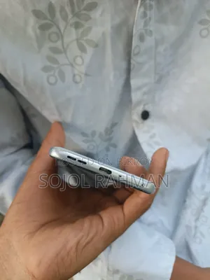 নতুন মোটো চলা এজ ৭০ ফিউশন ১২৮ জিবি সাদা