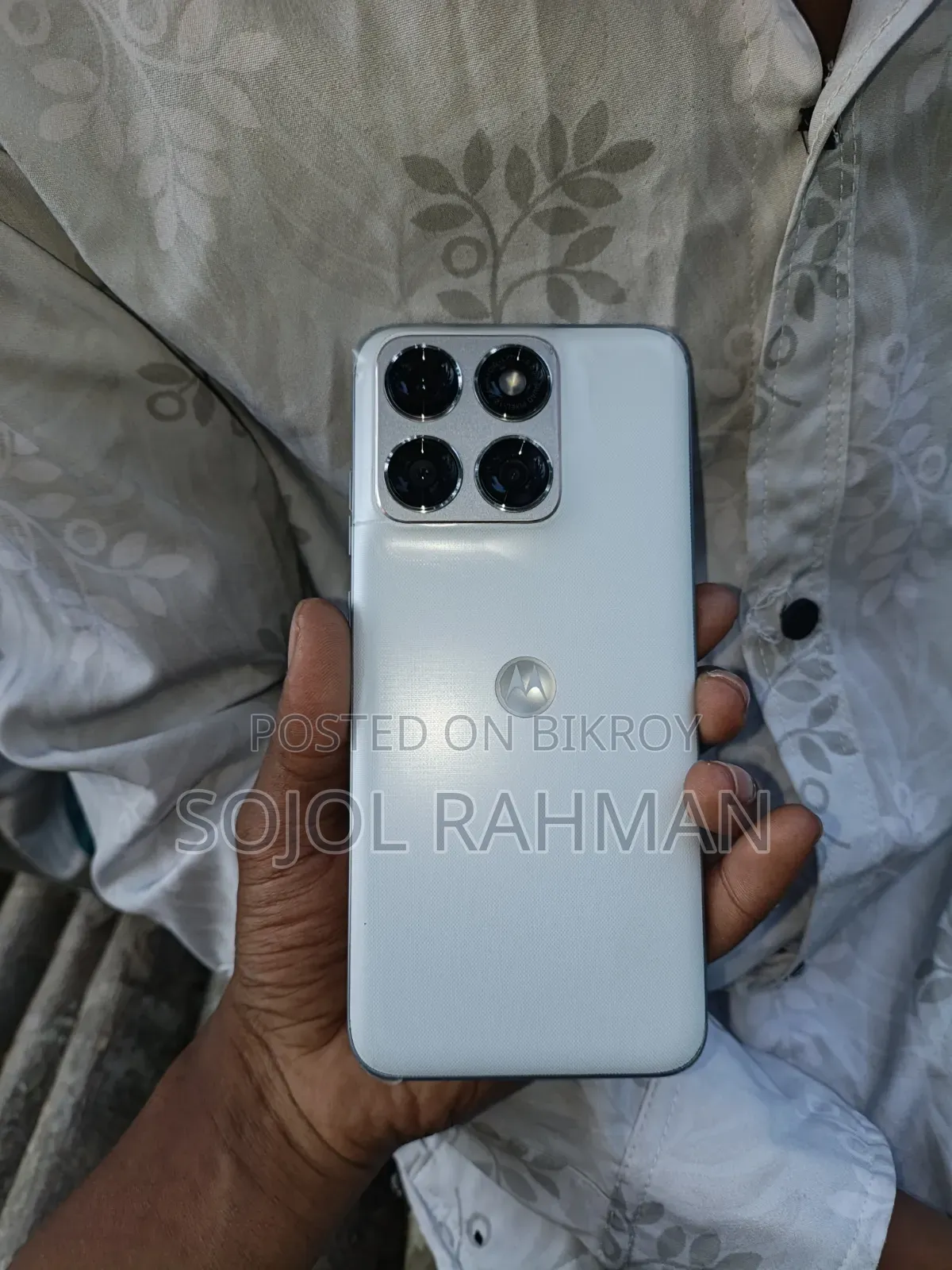 নতুন মোটো চলা এজ ৭০ ফিউশন ১২৮ জিবি সাদা