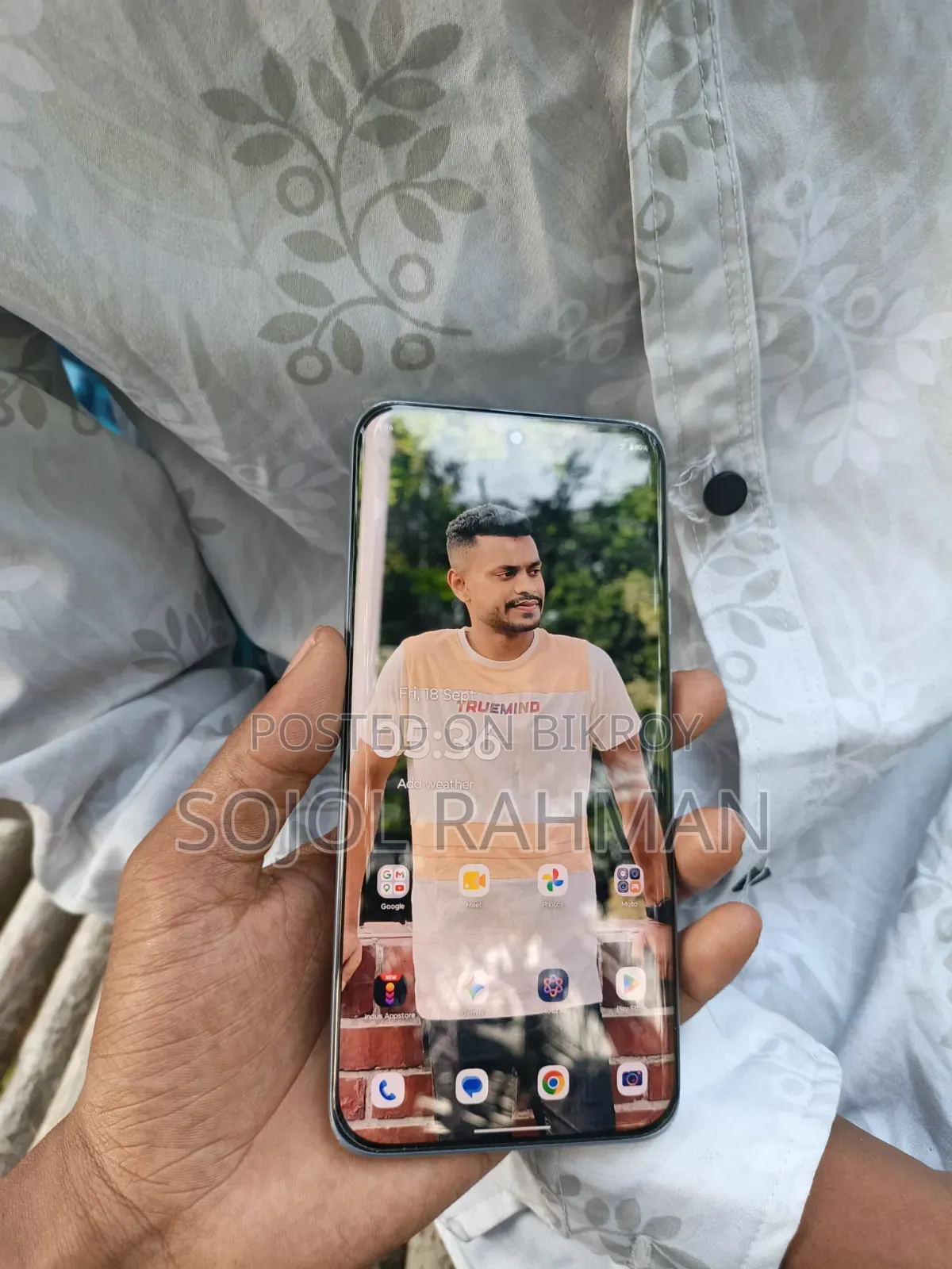 নতুন মোটো চলা এজ ৭০ ফিউশন ১২৮ জিবি সাদা
