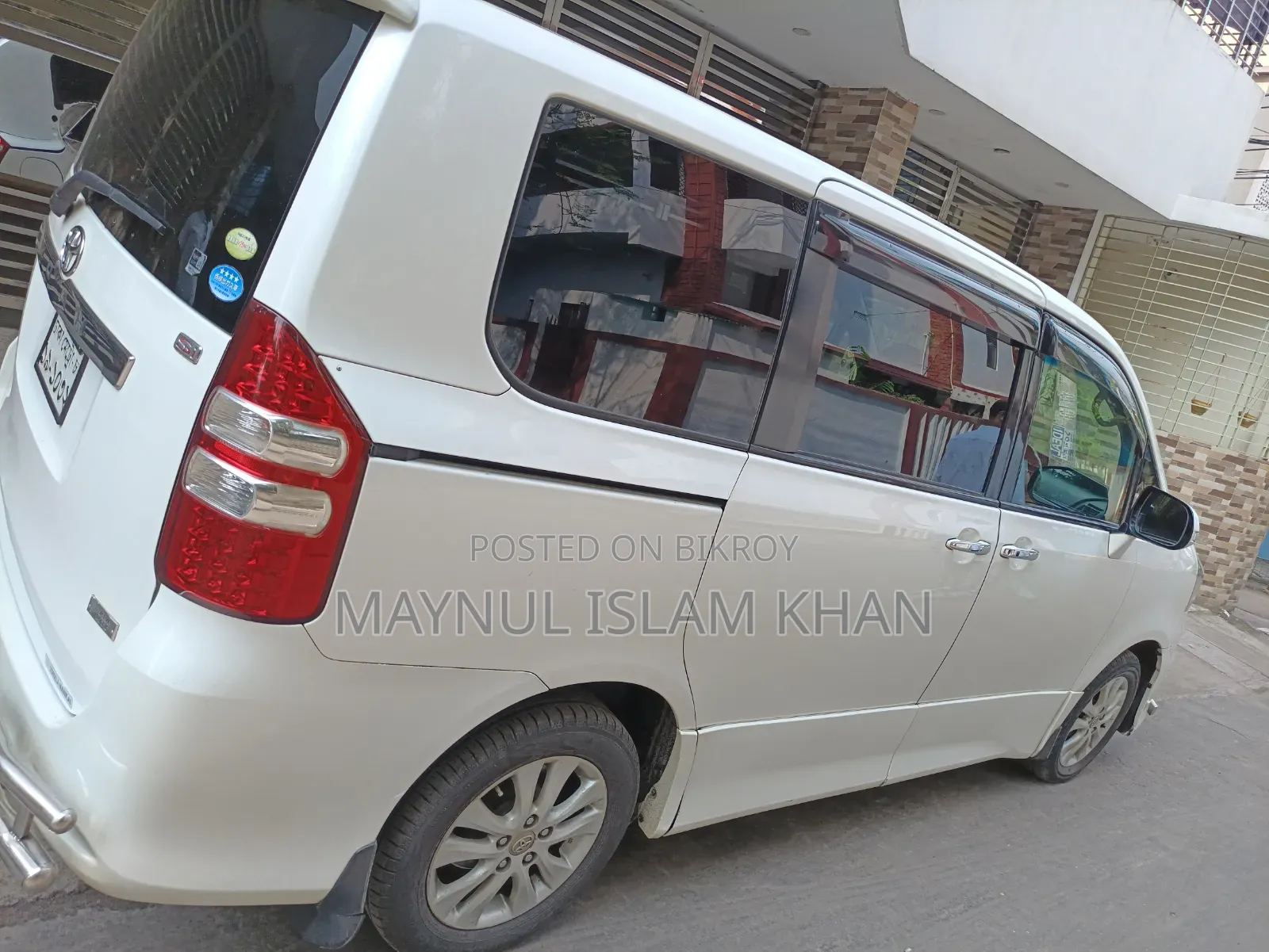 Toyota Noah 2013 Pearl