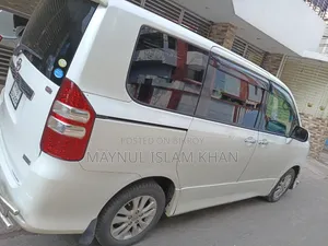 Toyota Noah 2013 Pearl
