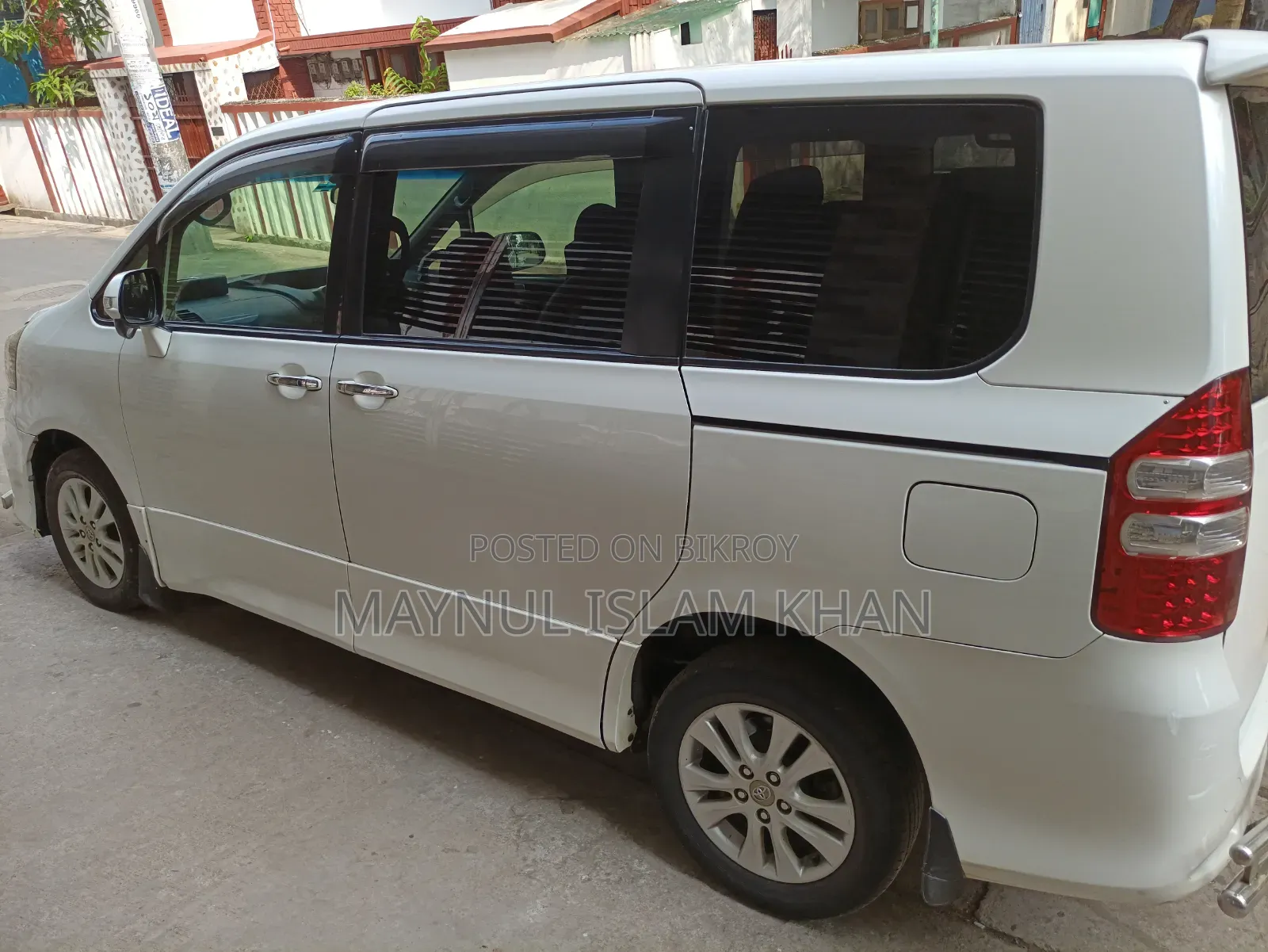 Toyota Noah 2013 Pearl