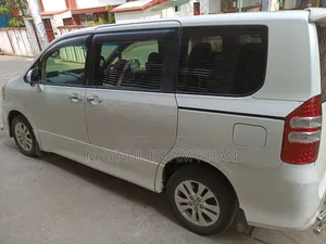 Toyota Noah 2013 Pearl