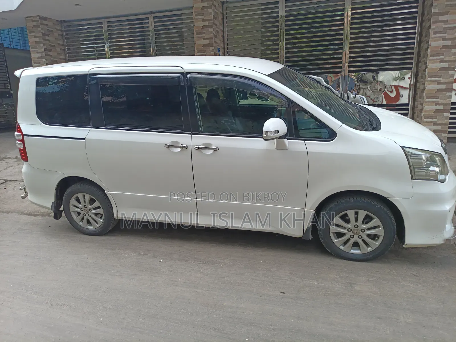 Toyota Noah 2013 Pearl