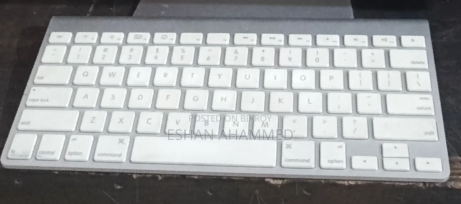 Apple iMac 21.5” | Original Apple Keyboard & Mouse Included