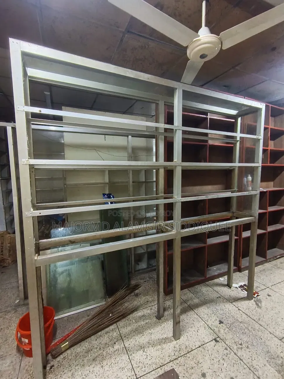 Used Racks for Grocery, Cosmetic and Pharmacy Shop Sale