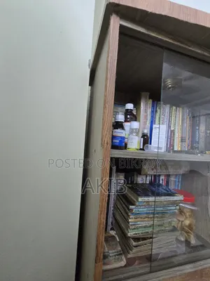 বোর্ড বুকশেলফ