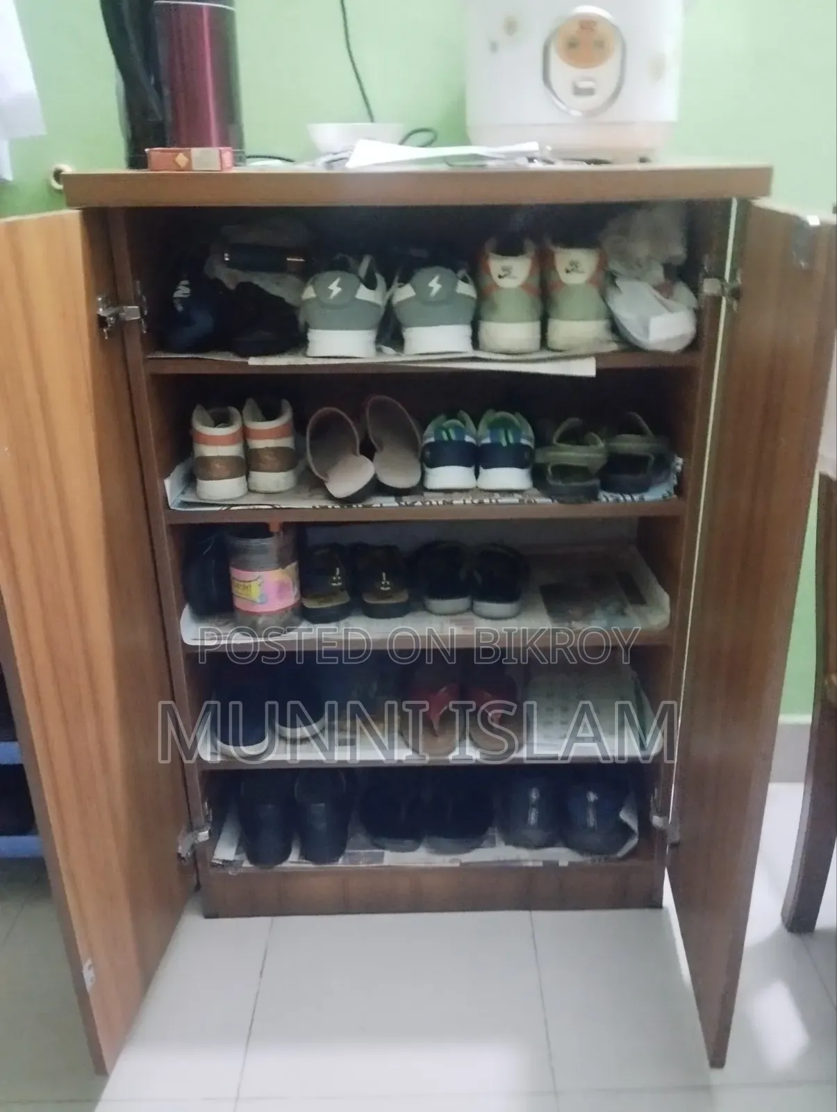 A board shoe rack will be sold