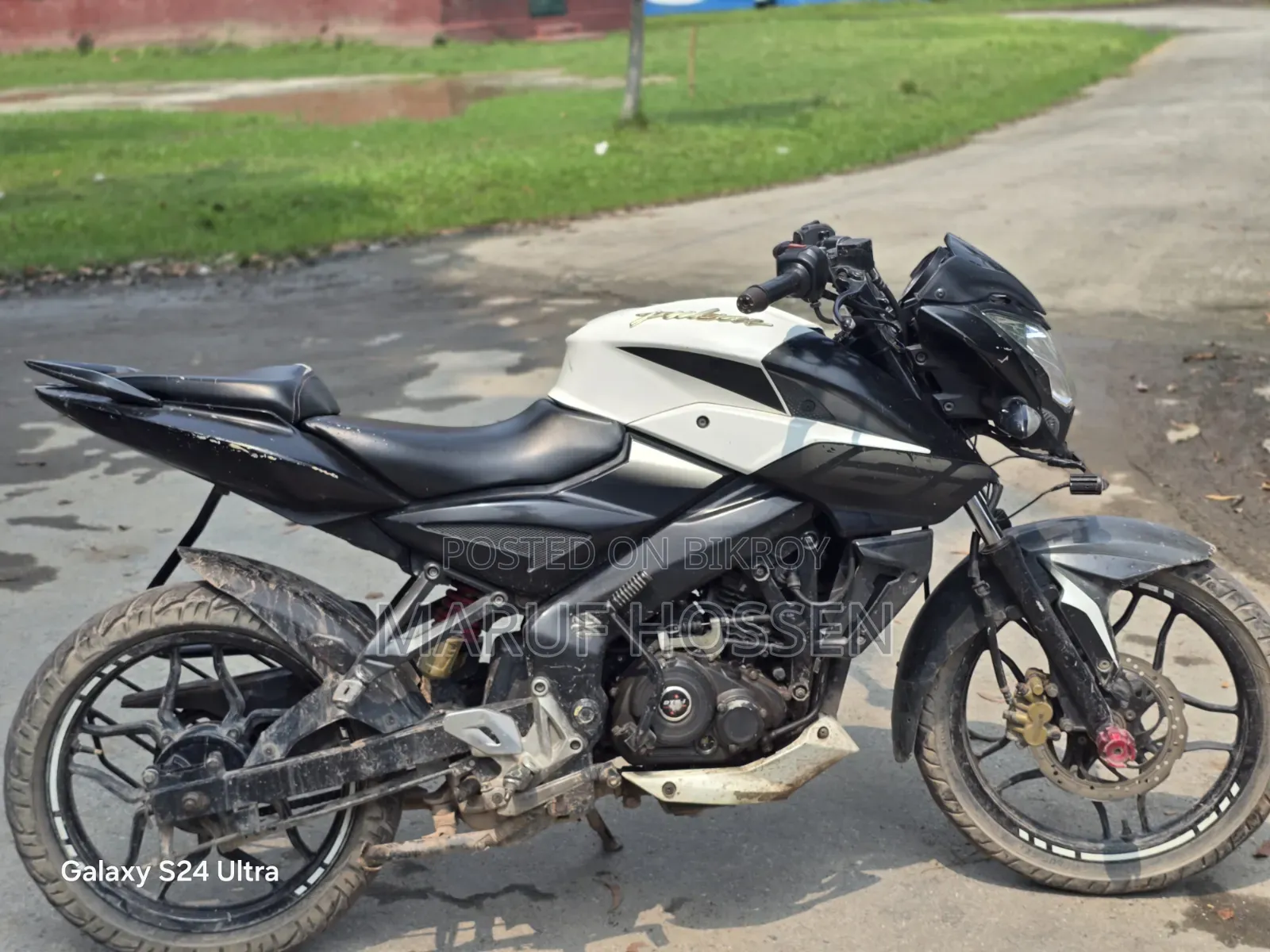 বাজাজ পালসার এনএস ১৬০ ২০১৮ সাদা