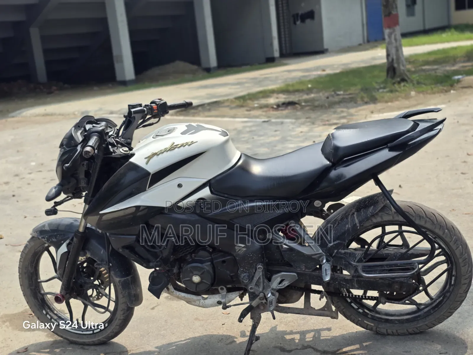 বাজাজ পালসার এনএস ১৬০ ২০১৮ সাদা