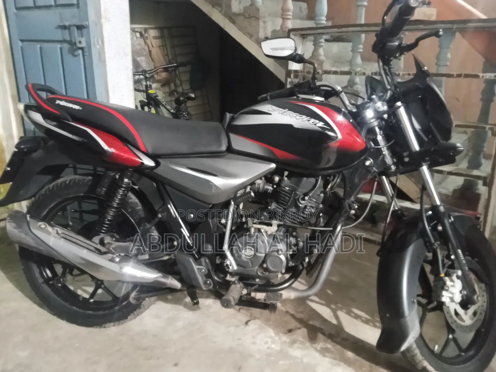 বাজাজ ডিসকভার ১২৫ ২০২১ কালো