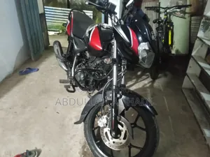 বাজাজ ডিসকভার ১২৫ ২০২১ কালো