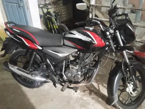 বাজাজ ডিসকভার ১২৫ ২০২১ কালো