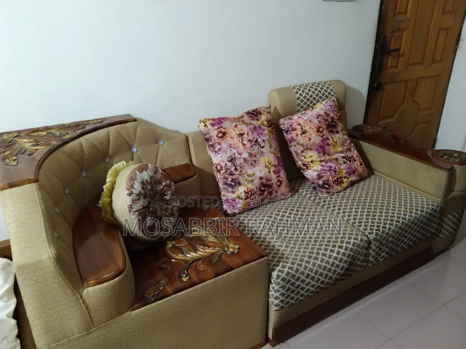 Beautiful Sofa Set for Sale.