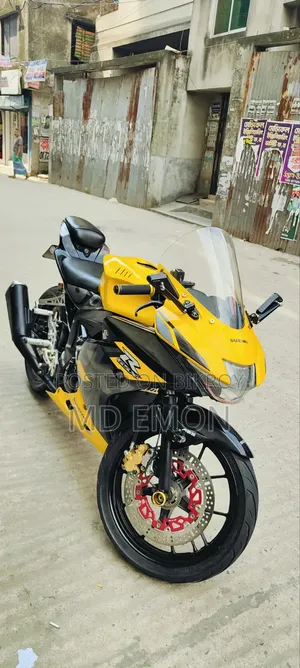 সুজুকি জিএসএক্স-আর১৫০ ২০২২ হলুদ