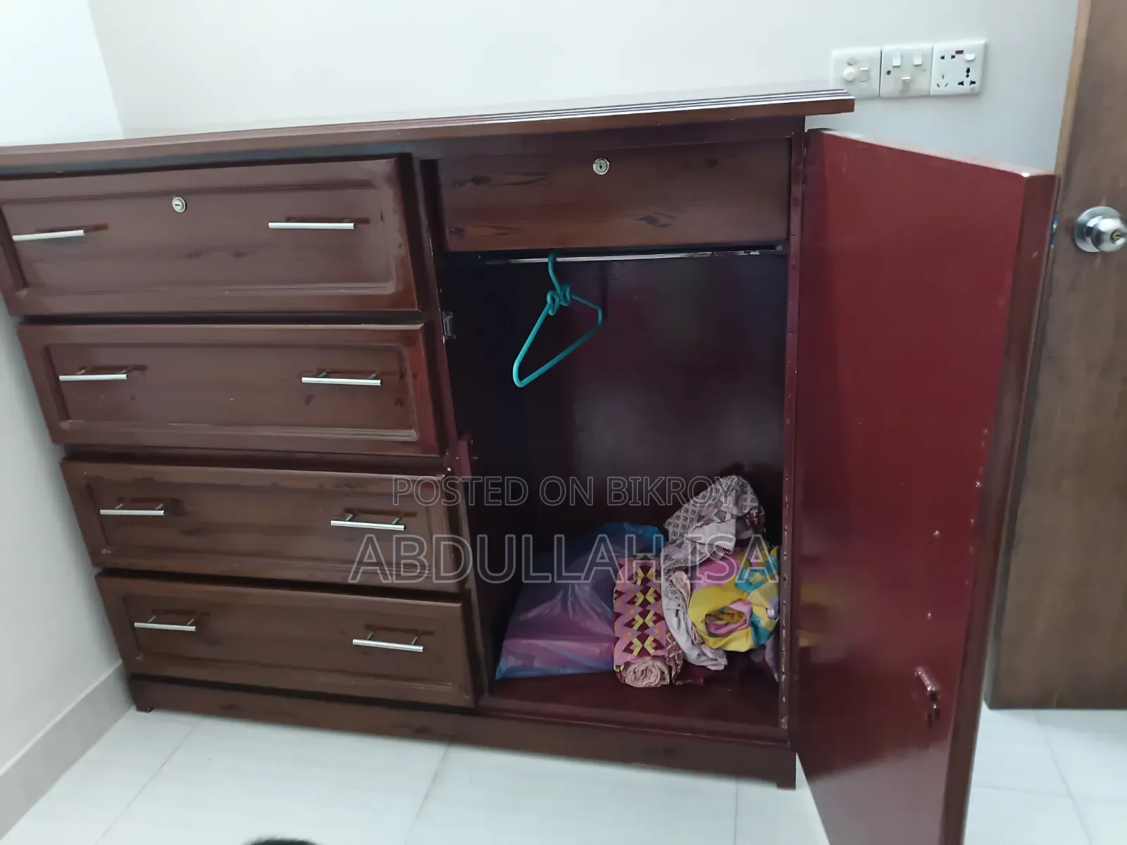 Wardrobe Used For 9 Months