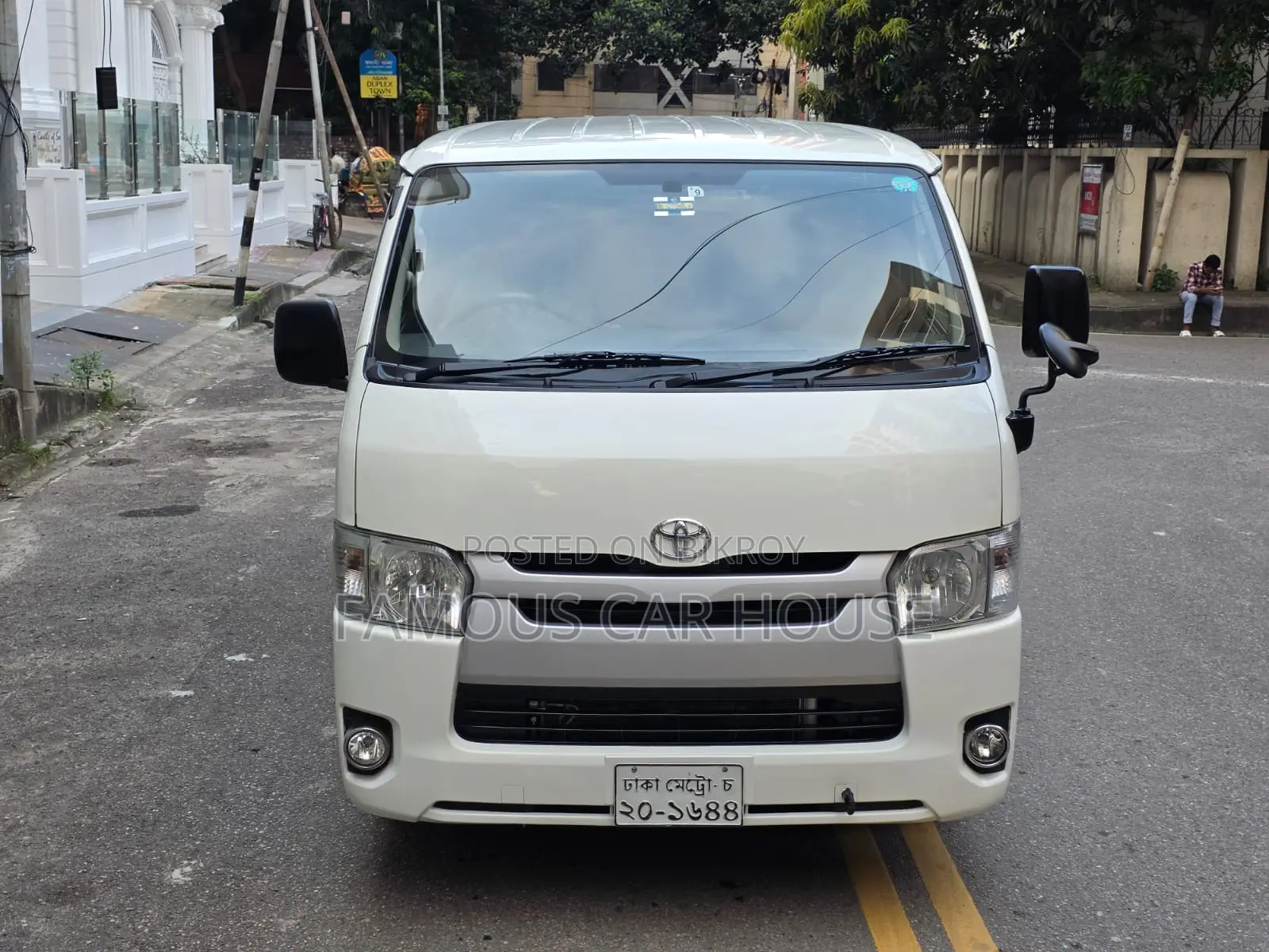 Toyota HiAce 2016 White