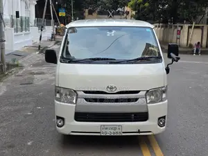 Toyota HiAce 2016 White