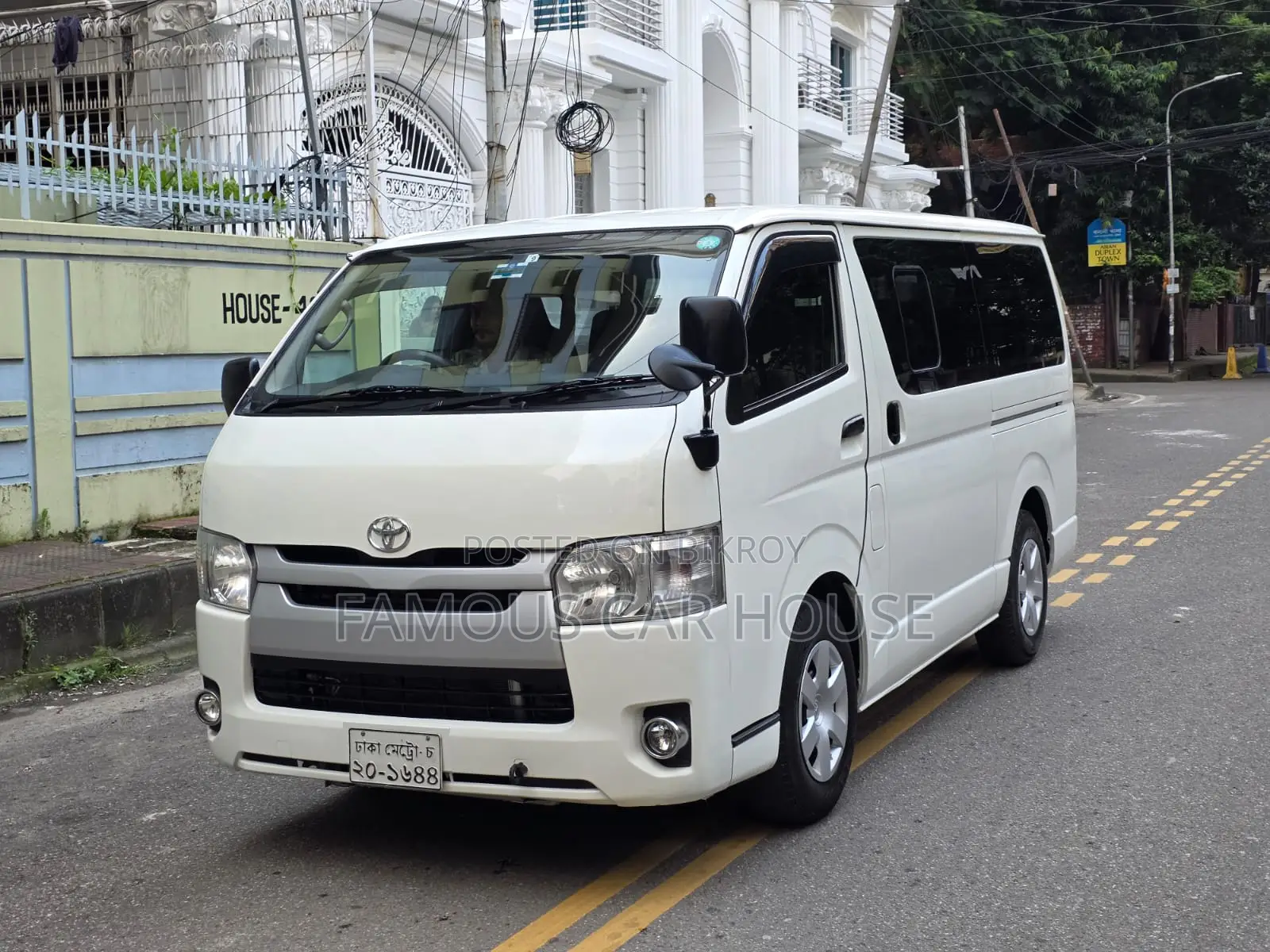 Toyota HiAce 2016 White