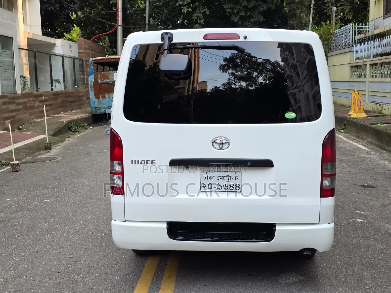 Toyota HiAce 2016 White