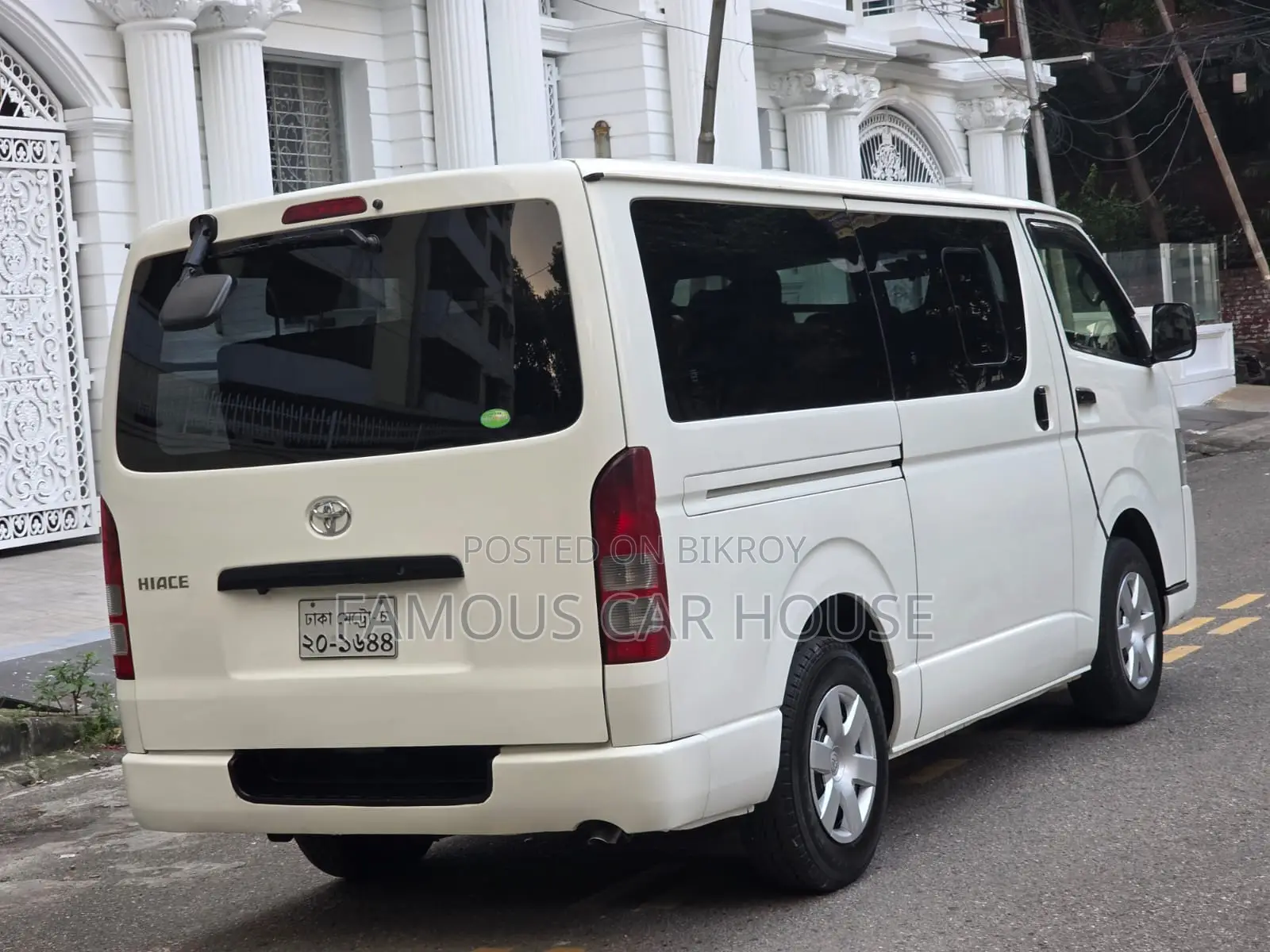 Toyota HiAce 2016 White