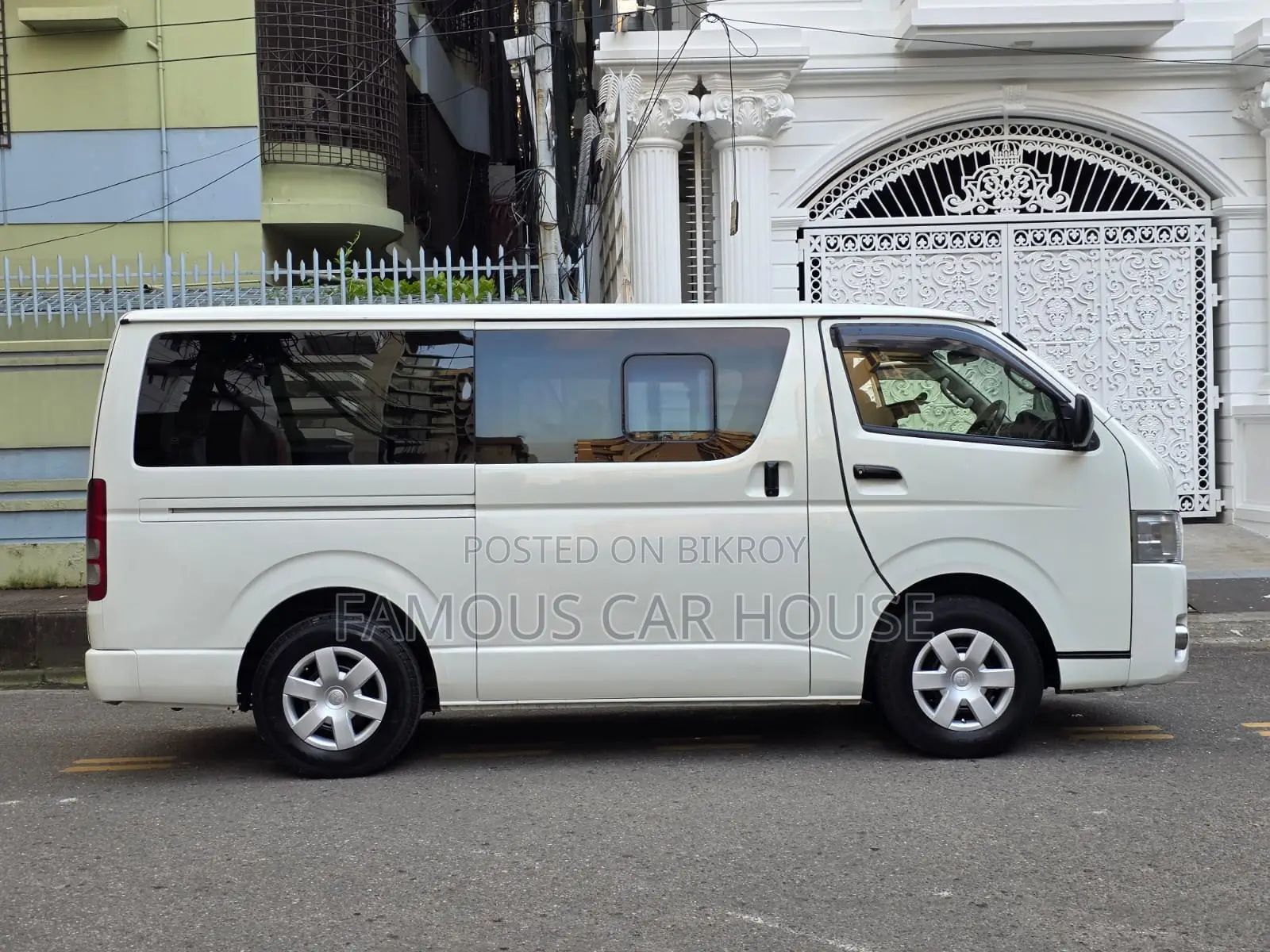Toyota HiAce 2016 White