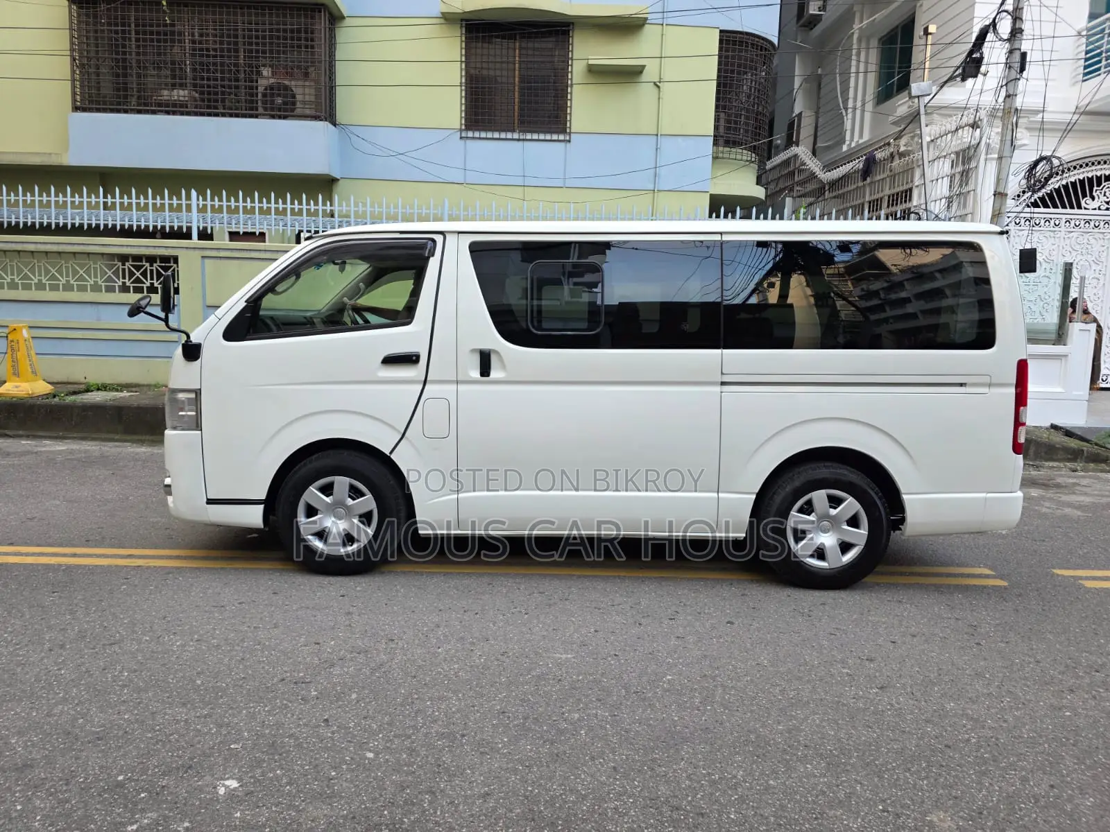 Toyota HiAce 2016 White