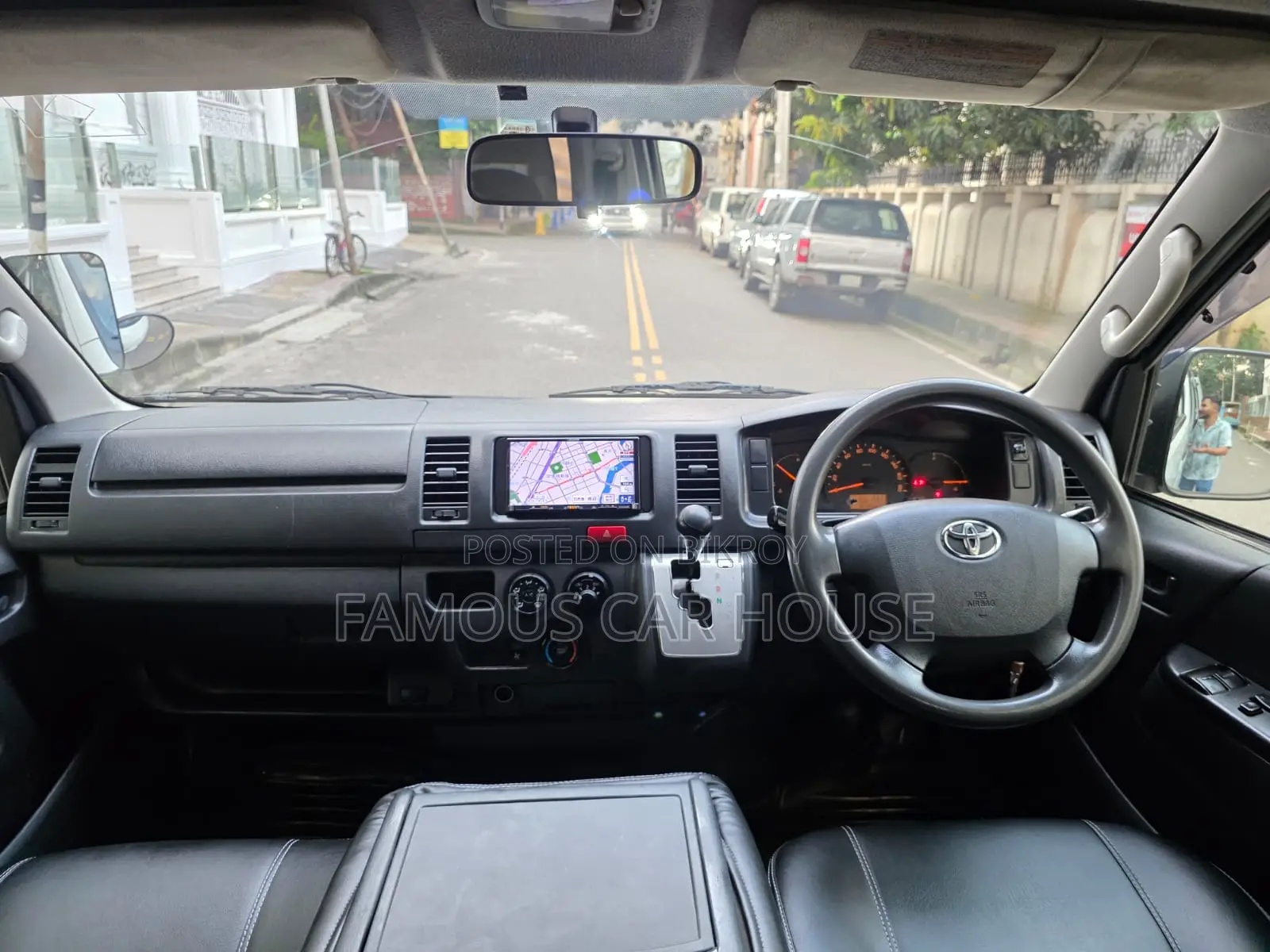 Toyota HiAce 2016 White