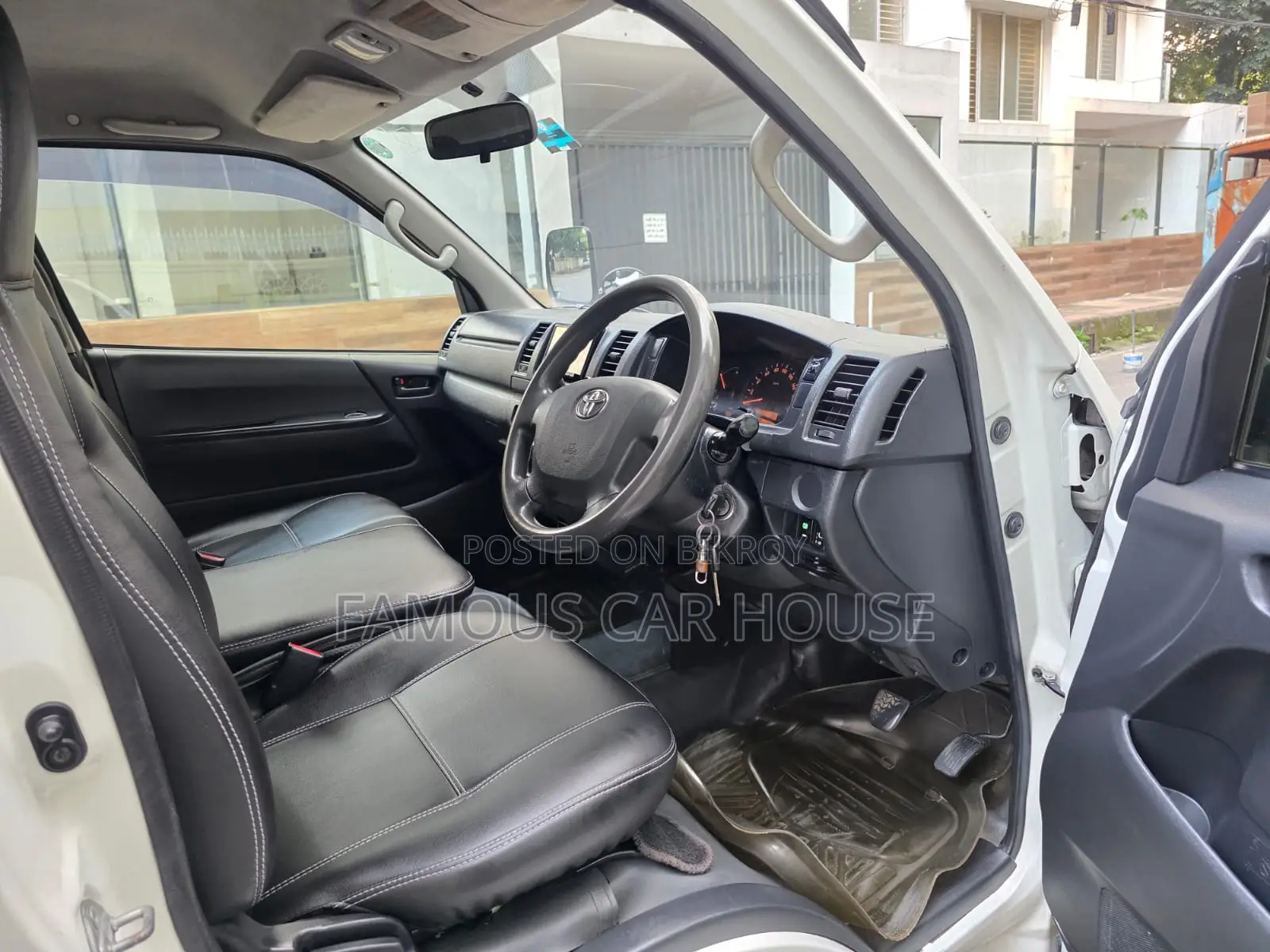 Toyota HiAce 2016 White