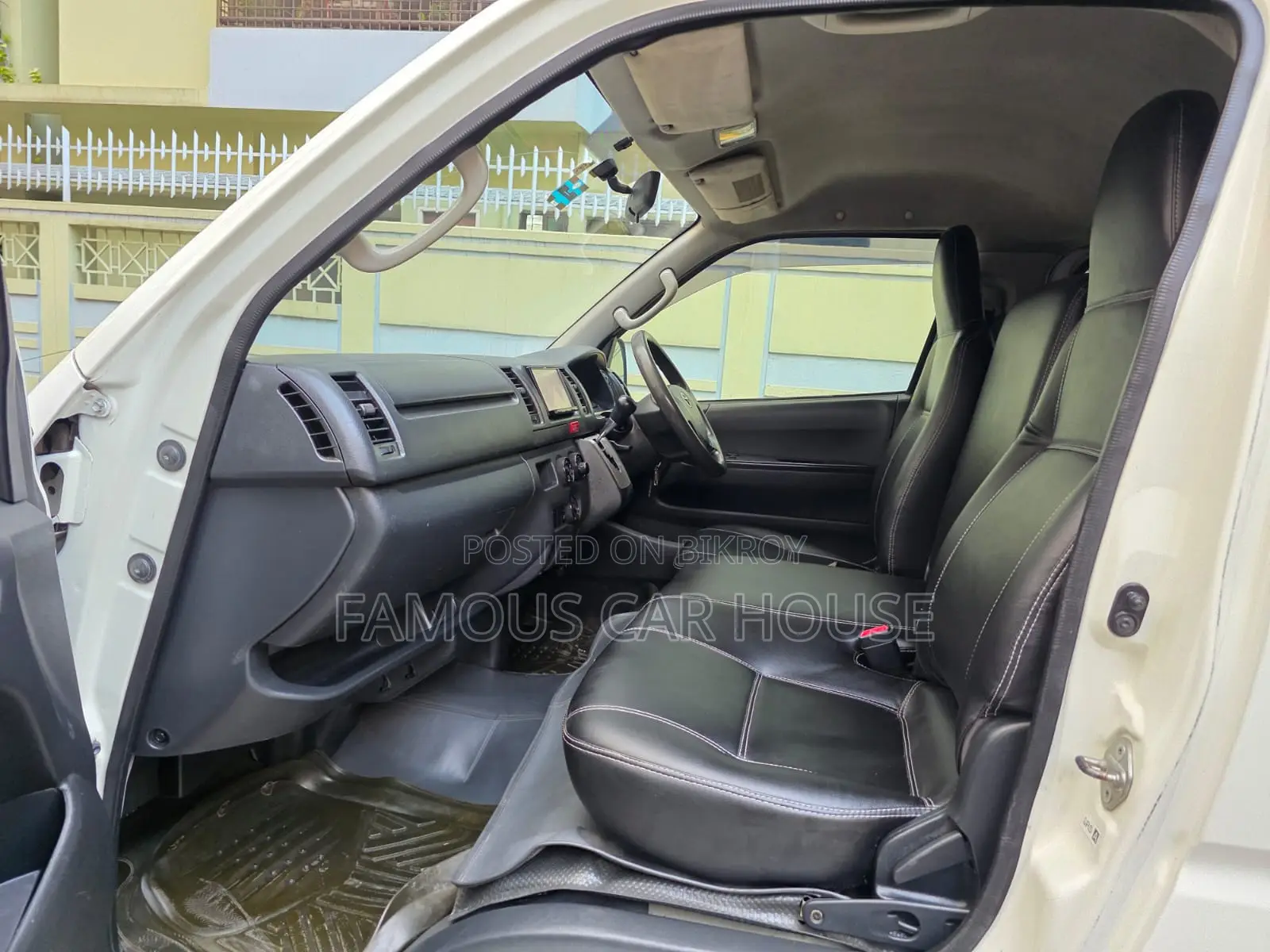 Toyota HiAce 2016 White