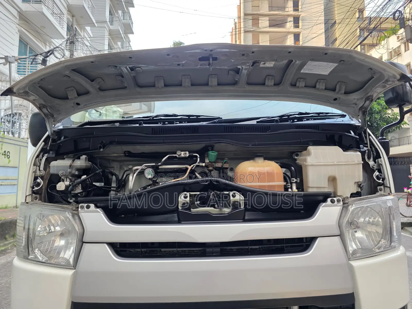 Toyota HiAce 2016 White