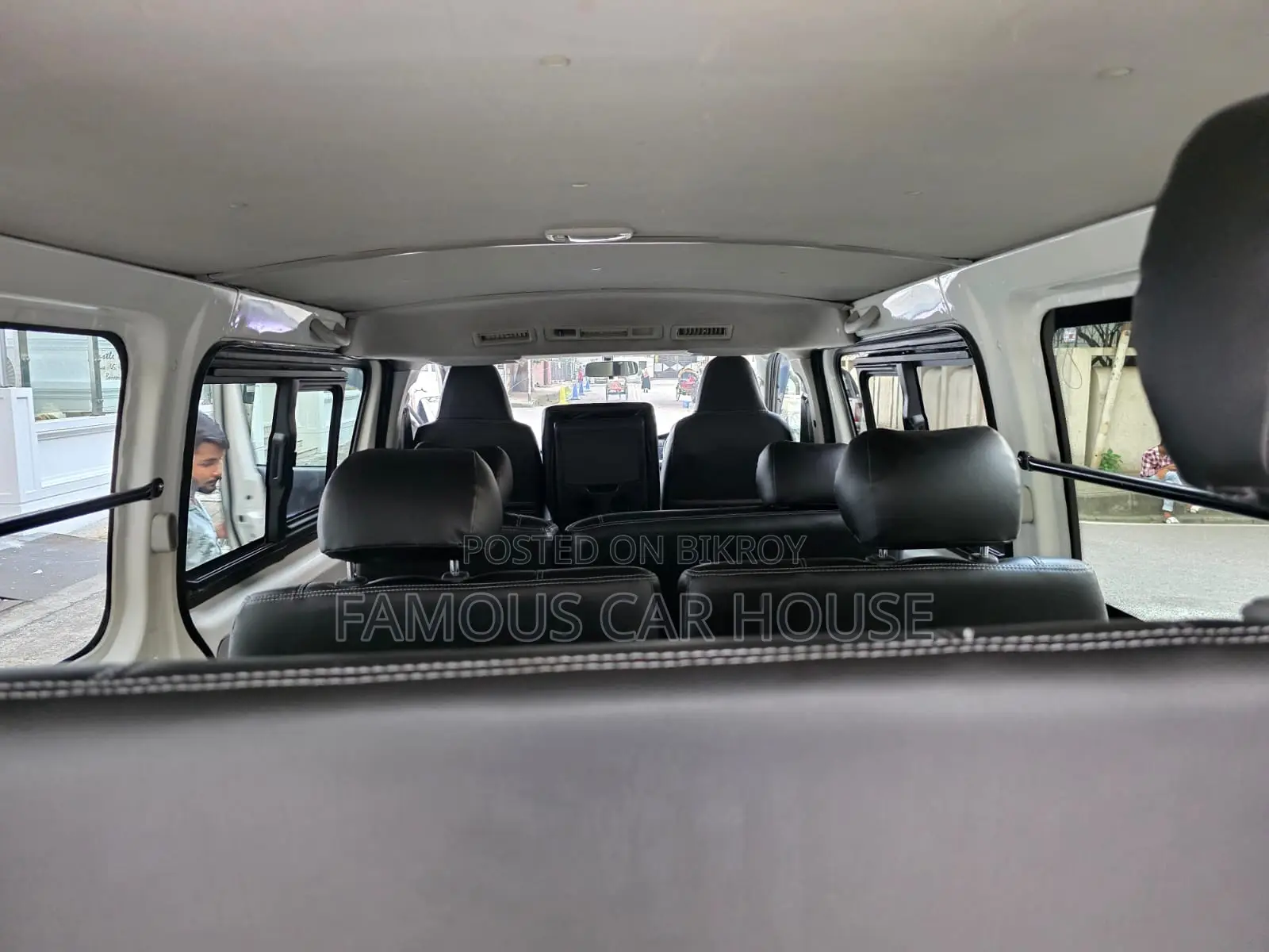 Toyota HiAce 2016 White