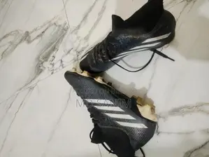 ইমার্জেন্সি সেল পোস্ট ফুটবল বুট