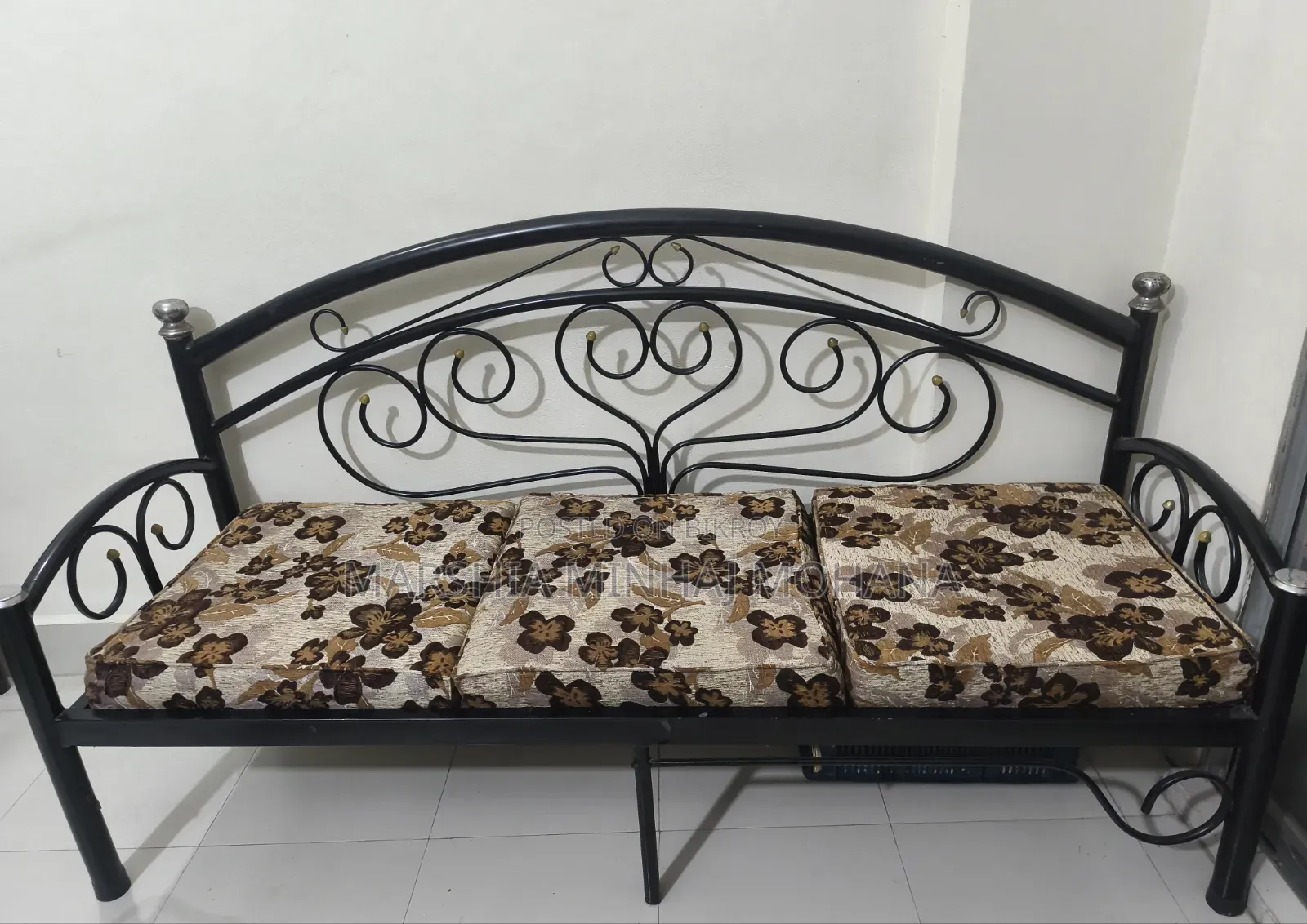 Sofa Set (3+1+1) for Sale with Table