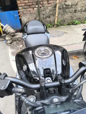 সুজুকি জিক্সার ২০২৩ কালো