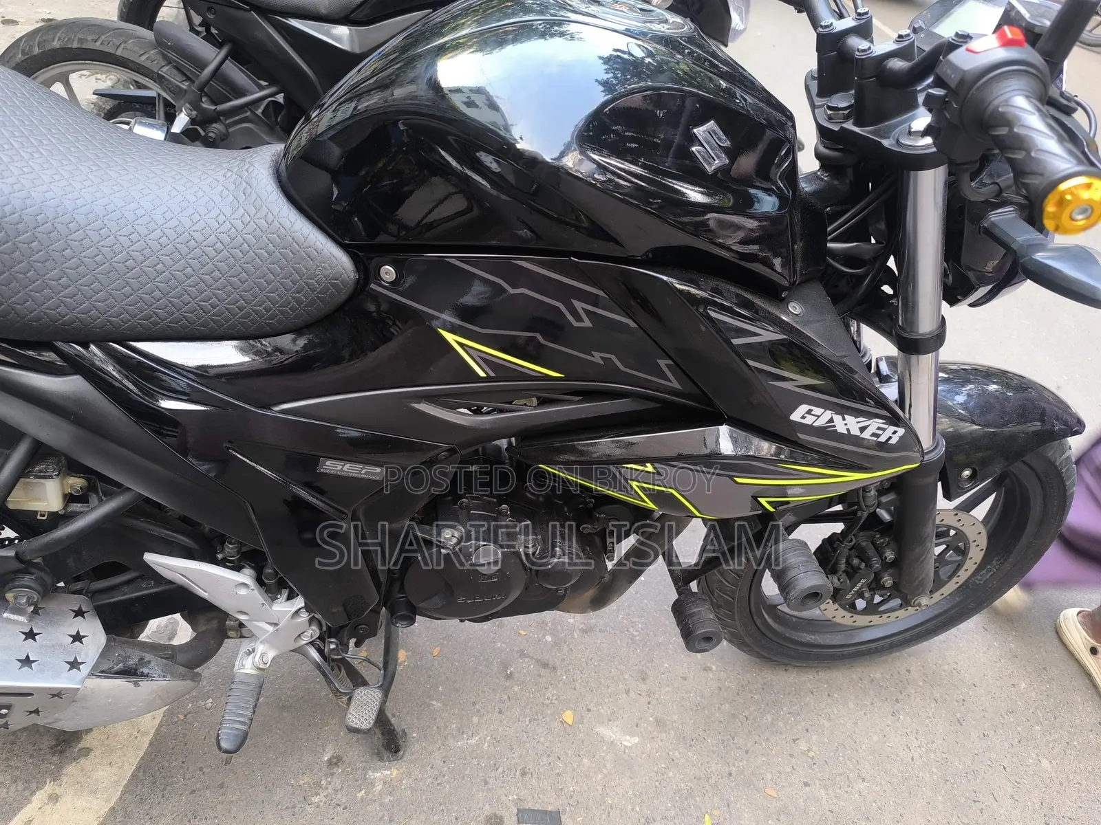 সুজুকি জিক্সার ২০২৩ কালো