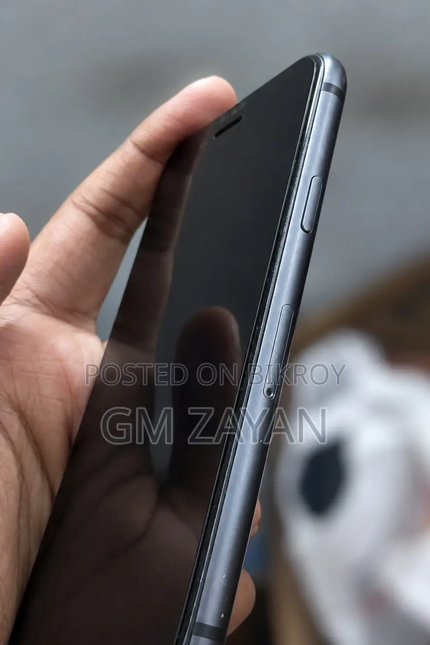 অ্যাপল আইফোন ৮ ৬৪ জিবি ব্ল্যাক