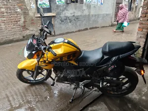 সুজুকি গিক্সার ২০২২ হলুদ