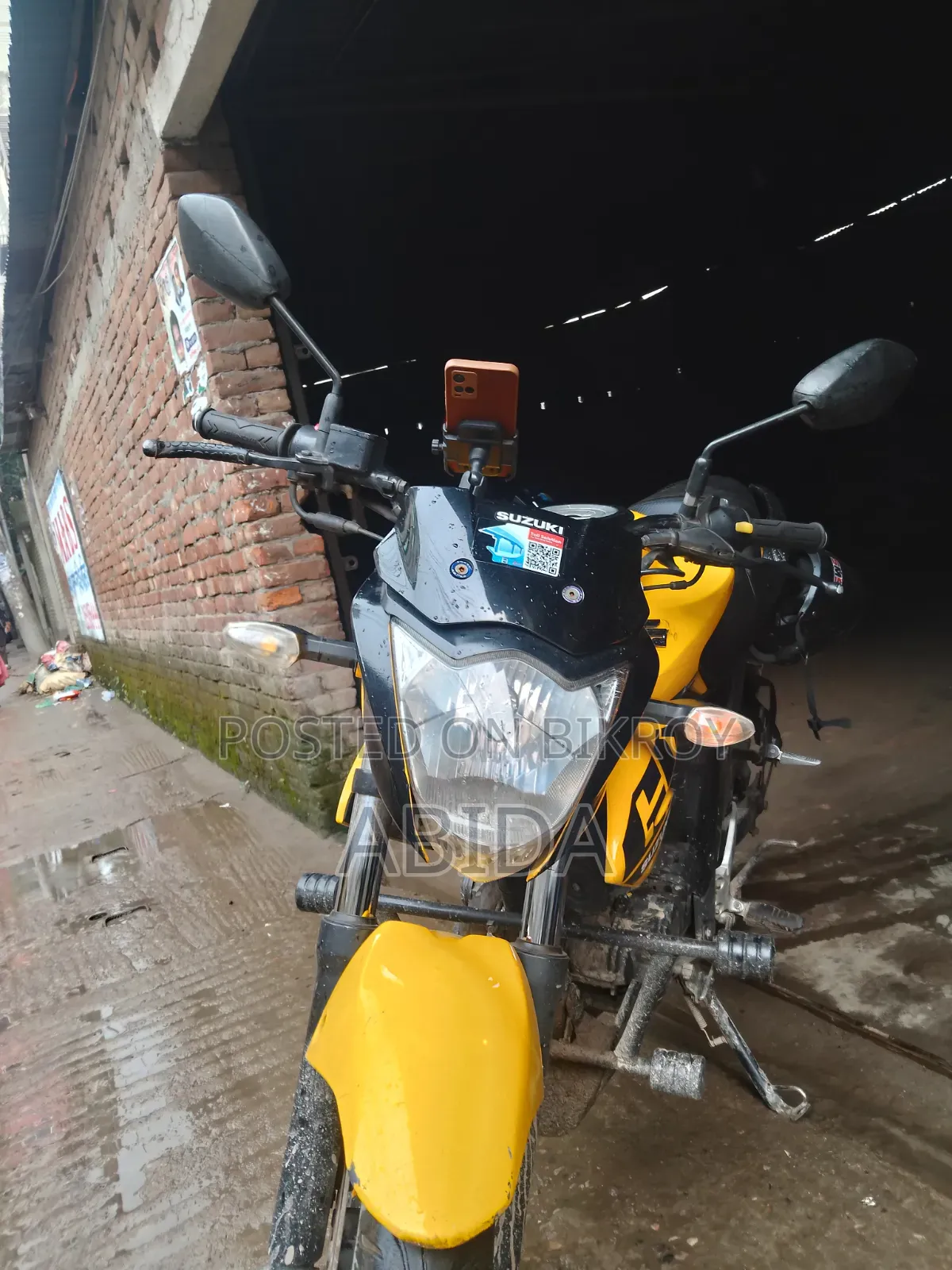 সুজুকি গিক্সার ২০২২ হলুদ