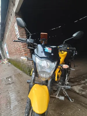 সুজুকি গিক্সার ২০২২ হলুদ