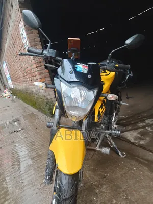 সুজুকি গিক্সার ২০২২ হলুদ
