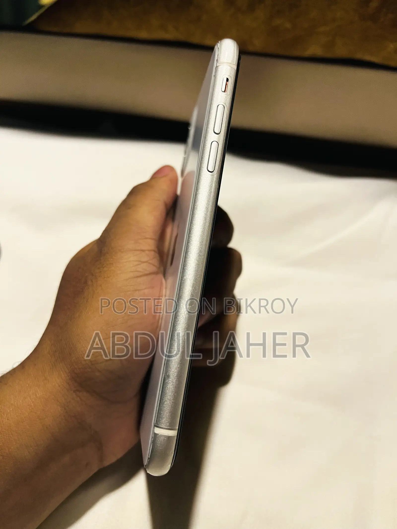 অ্যাপল আইফোন ১১ ১২৮ জিবি হোয়াইট