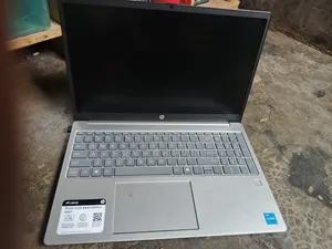 Laptop HP 15-fd1020ns 8GB Intel Core i3 SSD 256GB
